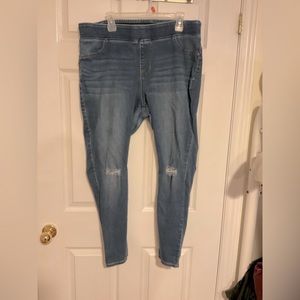 Ripped knee. Elastic waist blue jeans